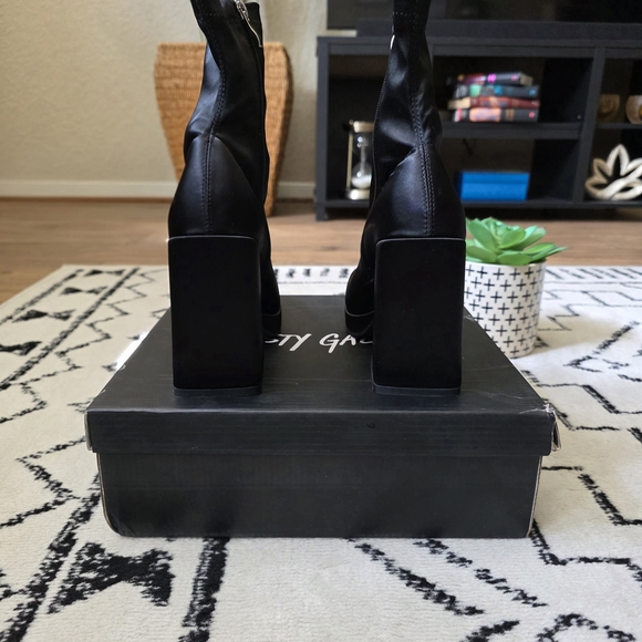 Nasty Gal Black Square-Toe Block Heel Platform Ankle Boots- NEW! NEVER WORN! - Picture 4 of 6